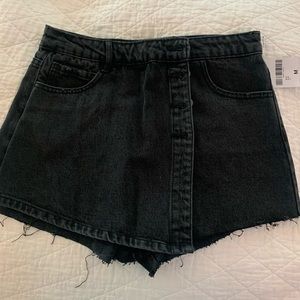 FOREVER 21 BLACK DENIM SKORT